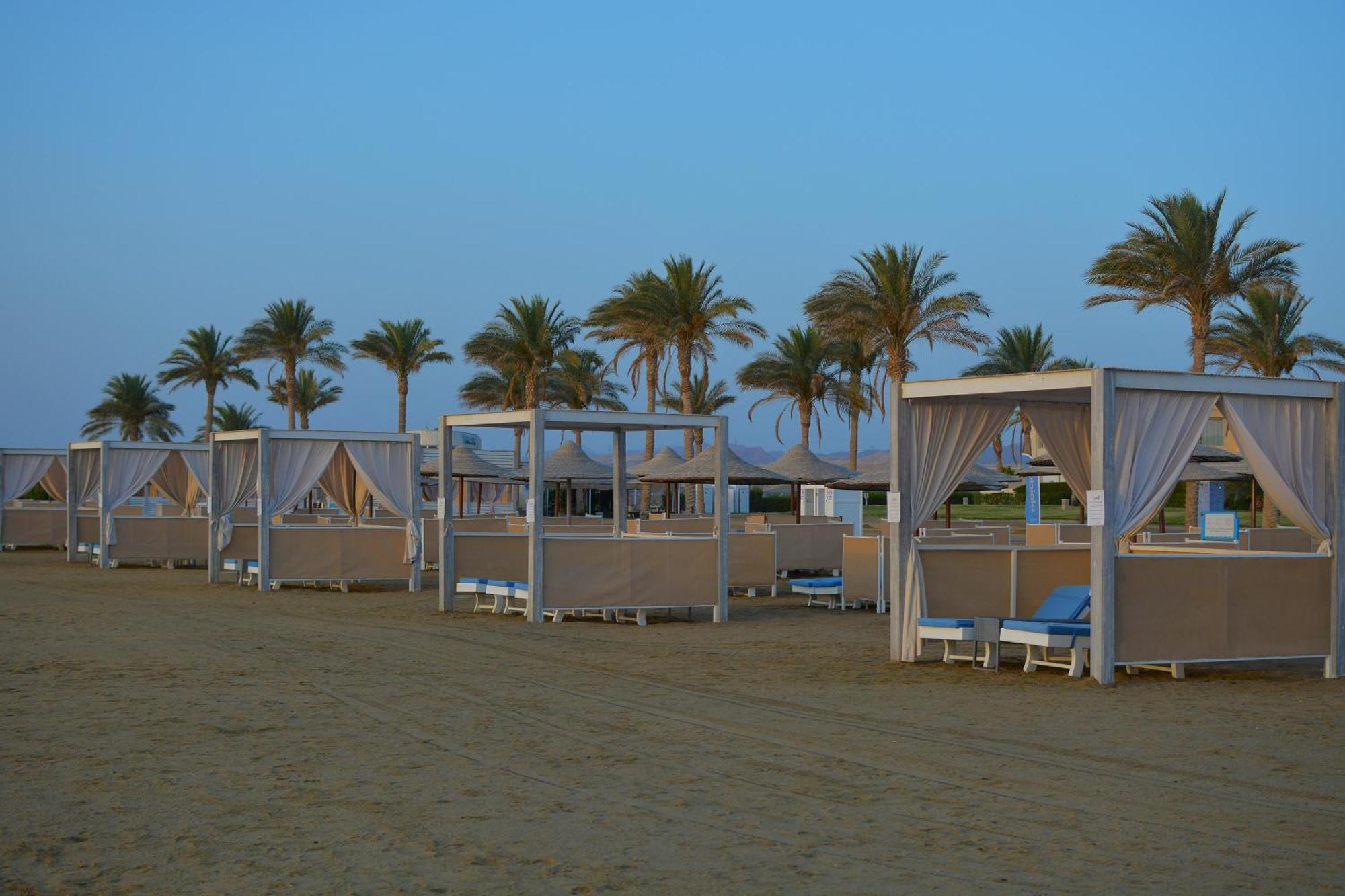 Sataya Resort Marsa Alam Esterno foto Cabanas at the beach