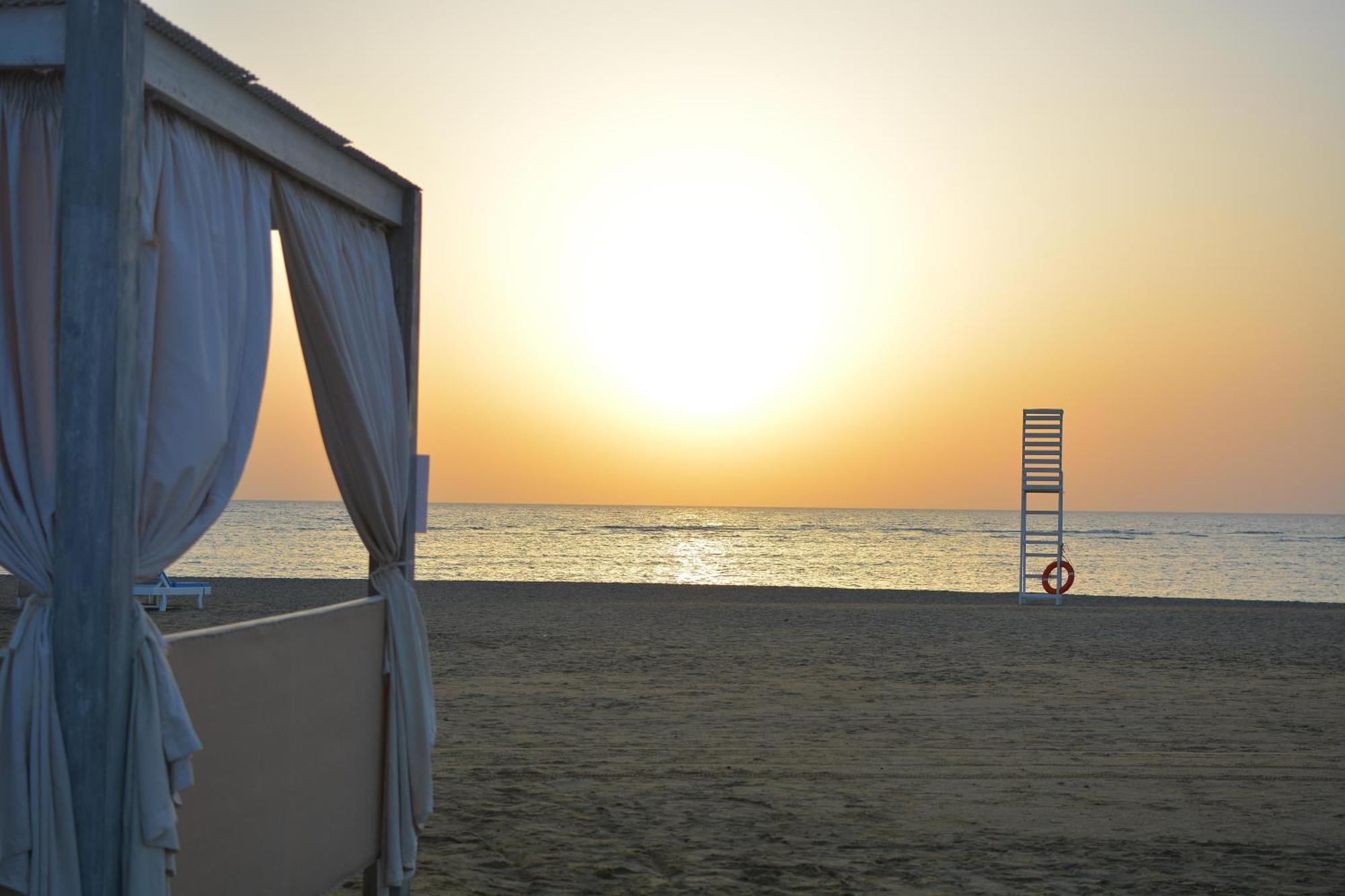 Sataya Resort Marsa Alam Esterno foto Sunset at the beach